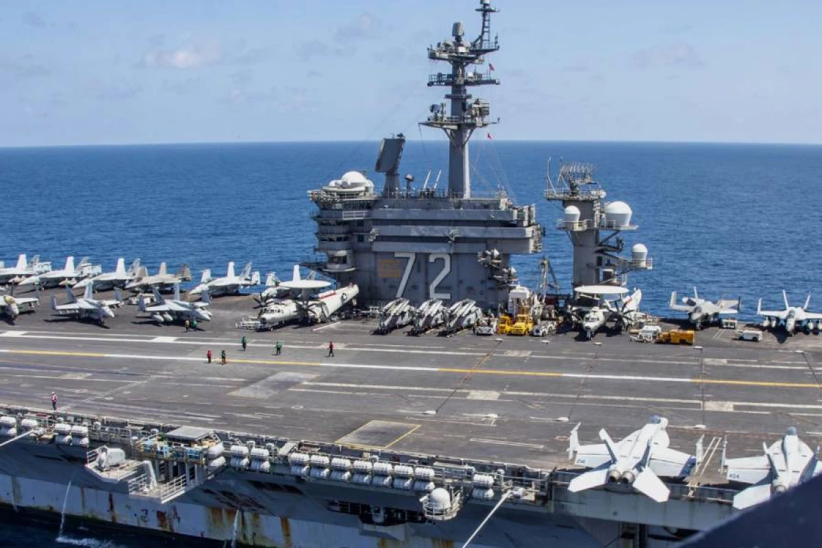ABŞ təyyarədaşıyan gəmisi [[İrana yaxın məsafədədir]]