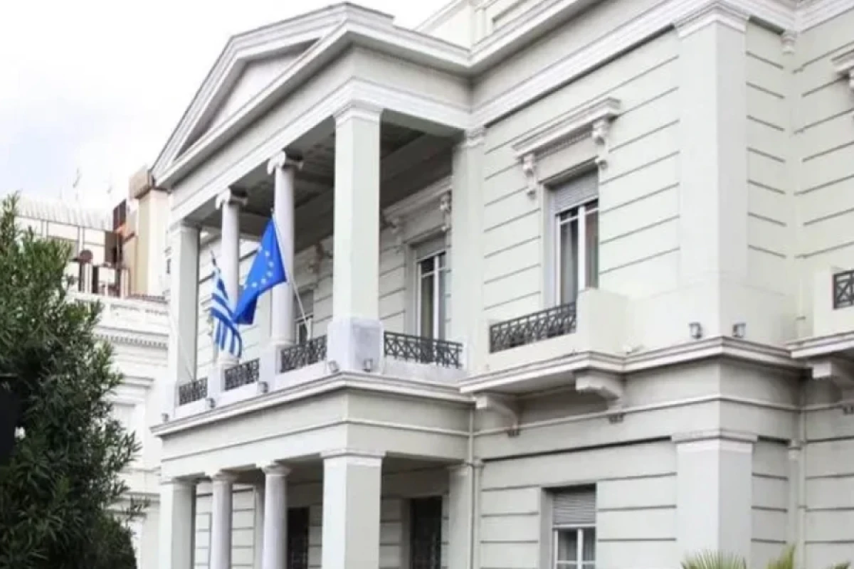 [[Yunanıstan Tehrandakı]] səfirliyini Bakıya köçürdüyünü açıqladı