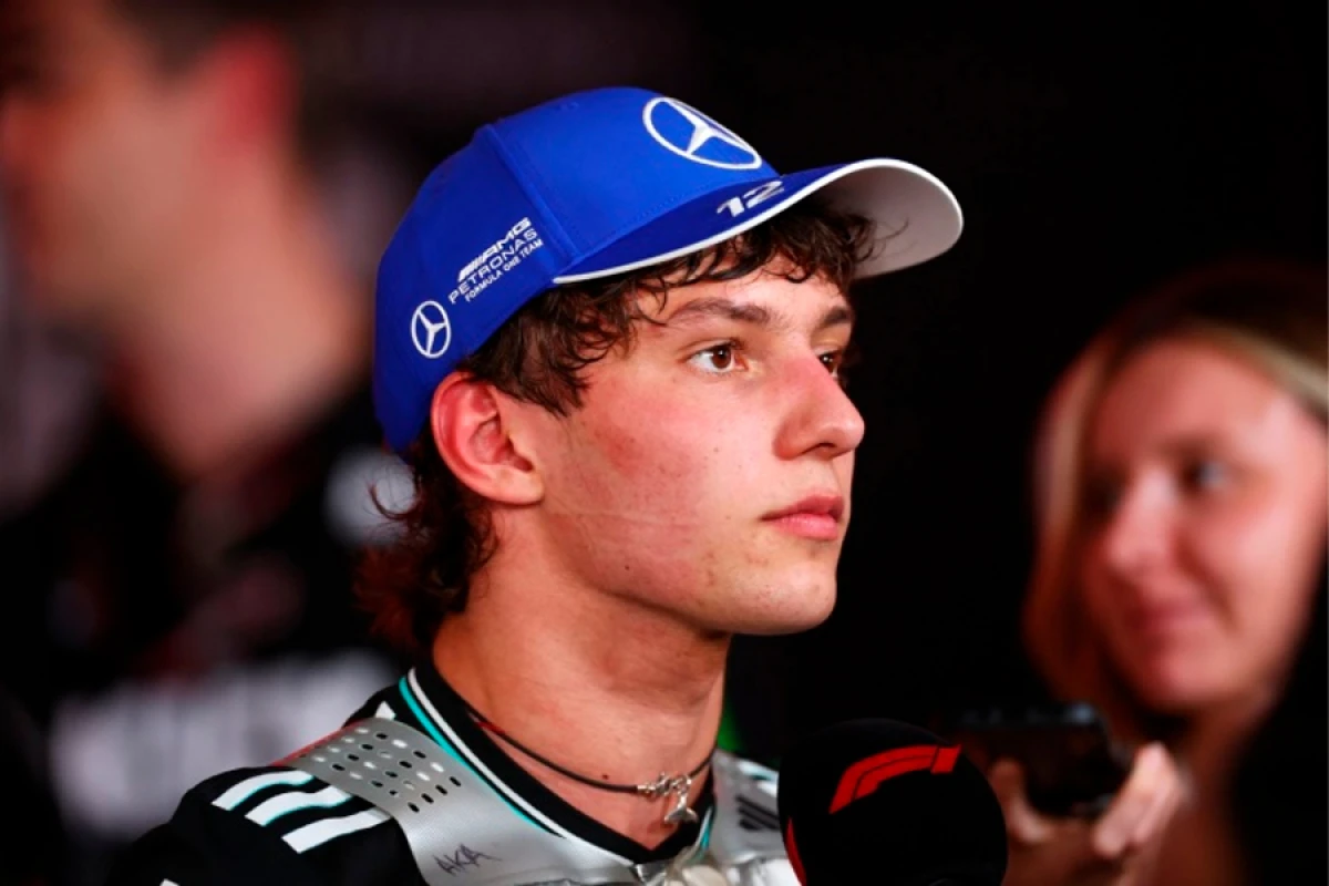 [[Çin təsnifatında rekord:]] Antonelli F-1-də ən gənc poul sahibidir