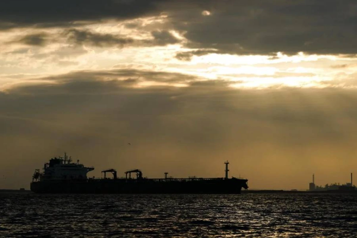 [[Yunanıstan tankerinə]] hücum edildi