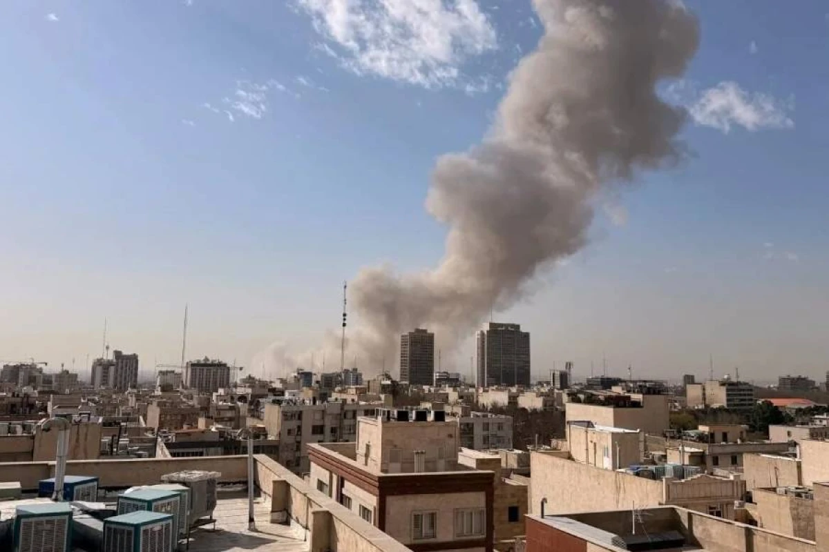 İsfahanda fabrikə hücum nəticəsində [[15 nəfər həlak oldu]]