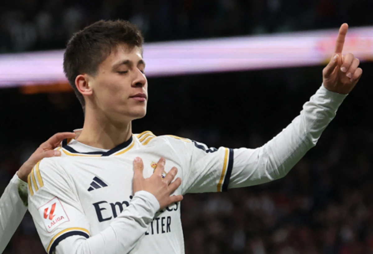 [[Arda Gülər]] 68 metrdən qol vurdu