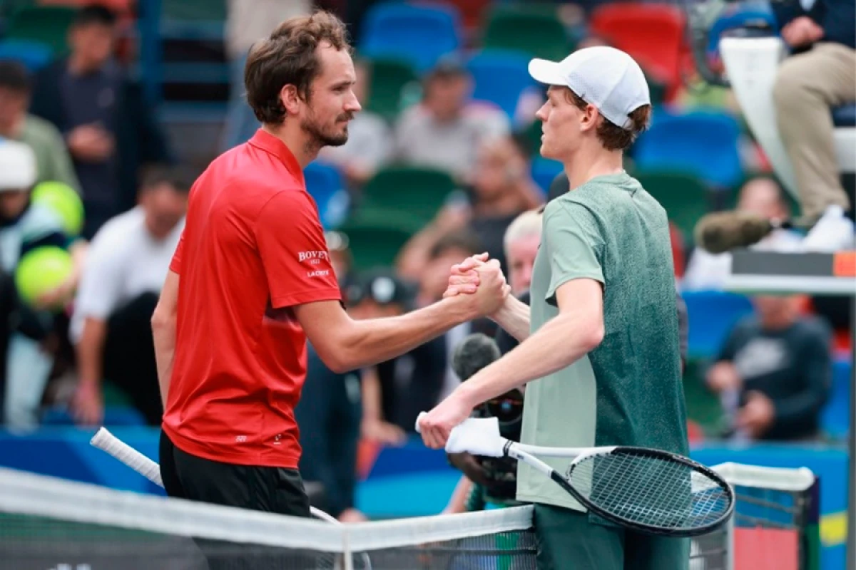 Sinner Medvedevin [[möhtəşəm tennisini]] xüsusi qeyd etdi