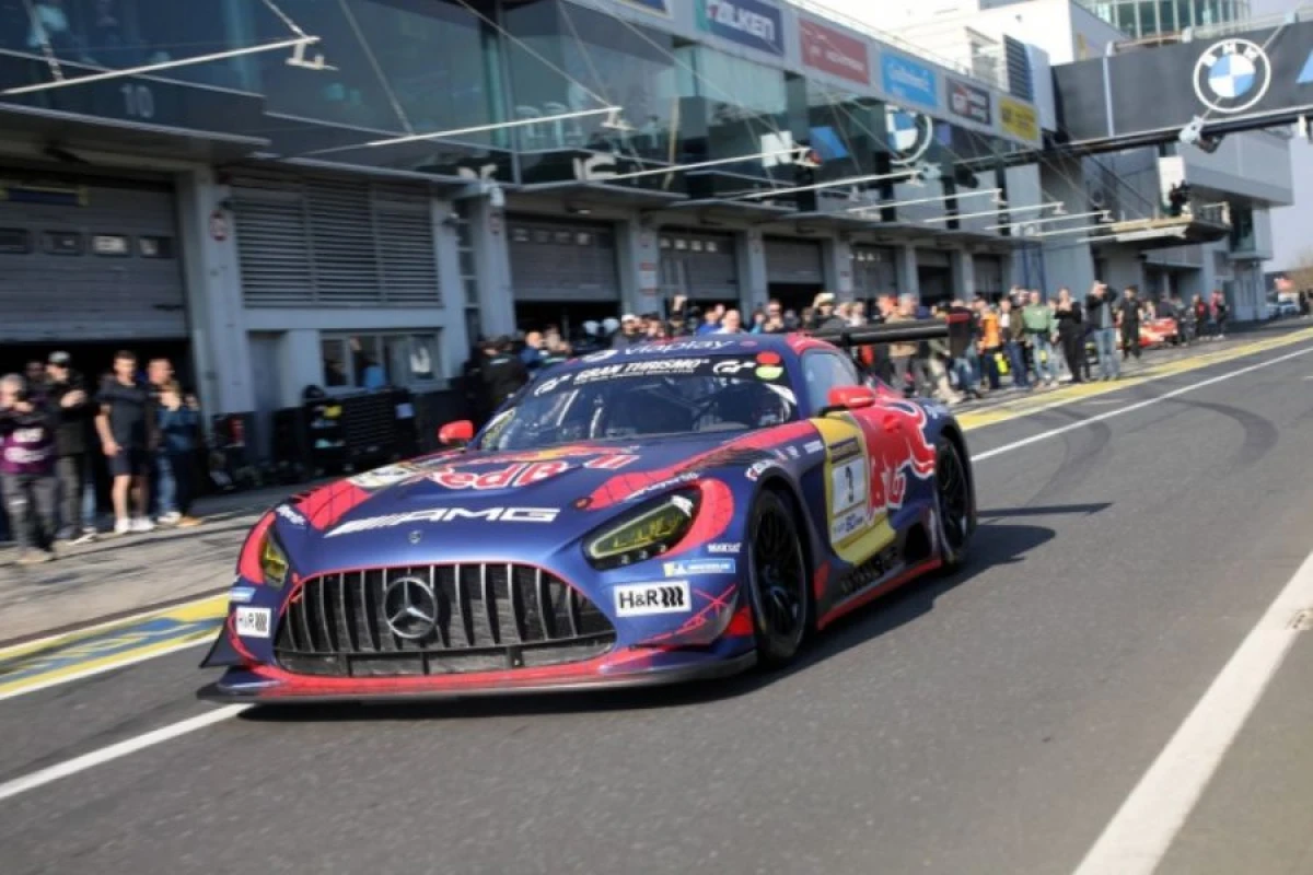 Sürətin kralı: [[Ferstappen Nürburqrinqdə şou göstərdi]]