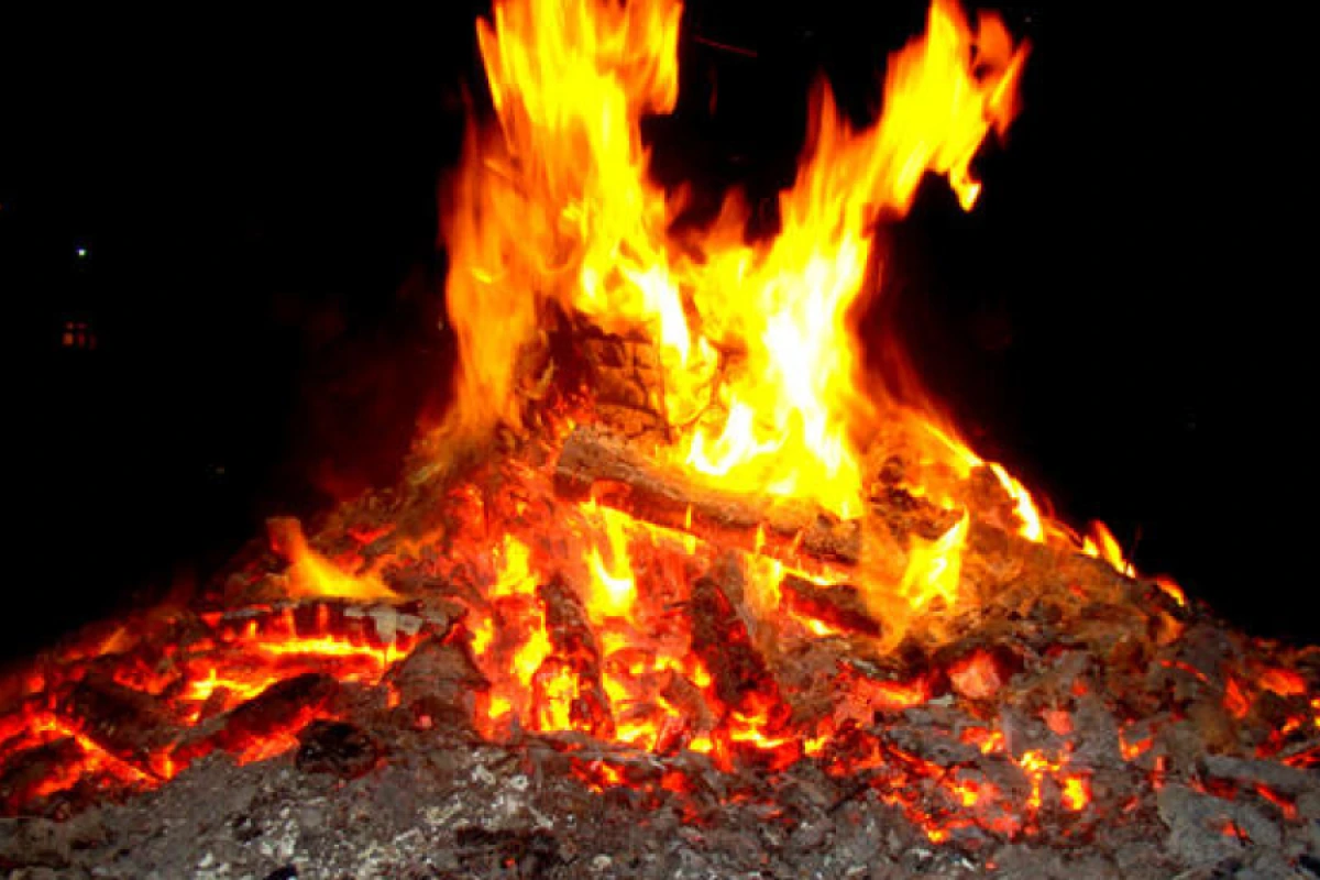 Sumqayıtda tonqalda partlayış - [[8-i uşaq olmaqla, 10 nəfər xəsarət aldı]]