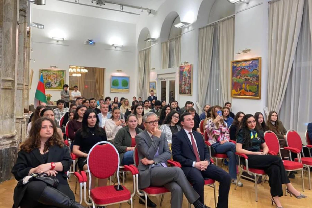 [[Vyanada Azərbaycan Mədəniyyət Mərkəzində]] azərbaycanlı tələbələrin görüşü oldu