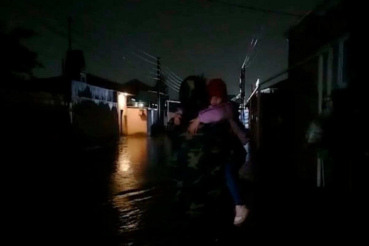 FHN: 33 nəfər təxliyə edilib [[- VİDEO]]