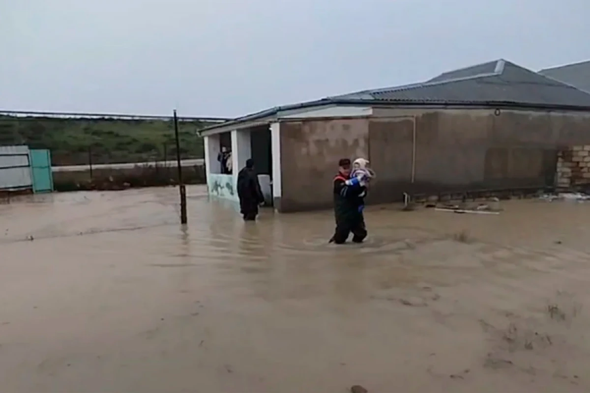 FHN: [[Su basmış ərazilərdən 42 nəfər təxliyə edildi - VİDEO]]