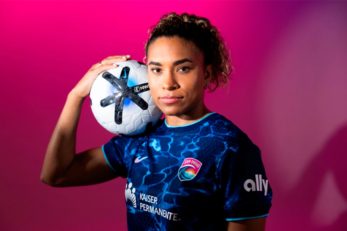 Qadın futbolu tarixində rekord [[MÜQAVİLƏ]]