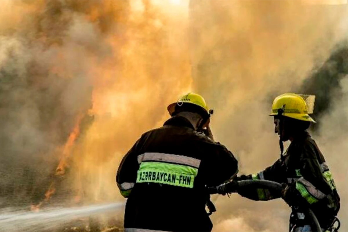 Sumqayıtda mebel sexi yandı [[- VİDEO]]