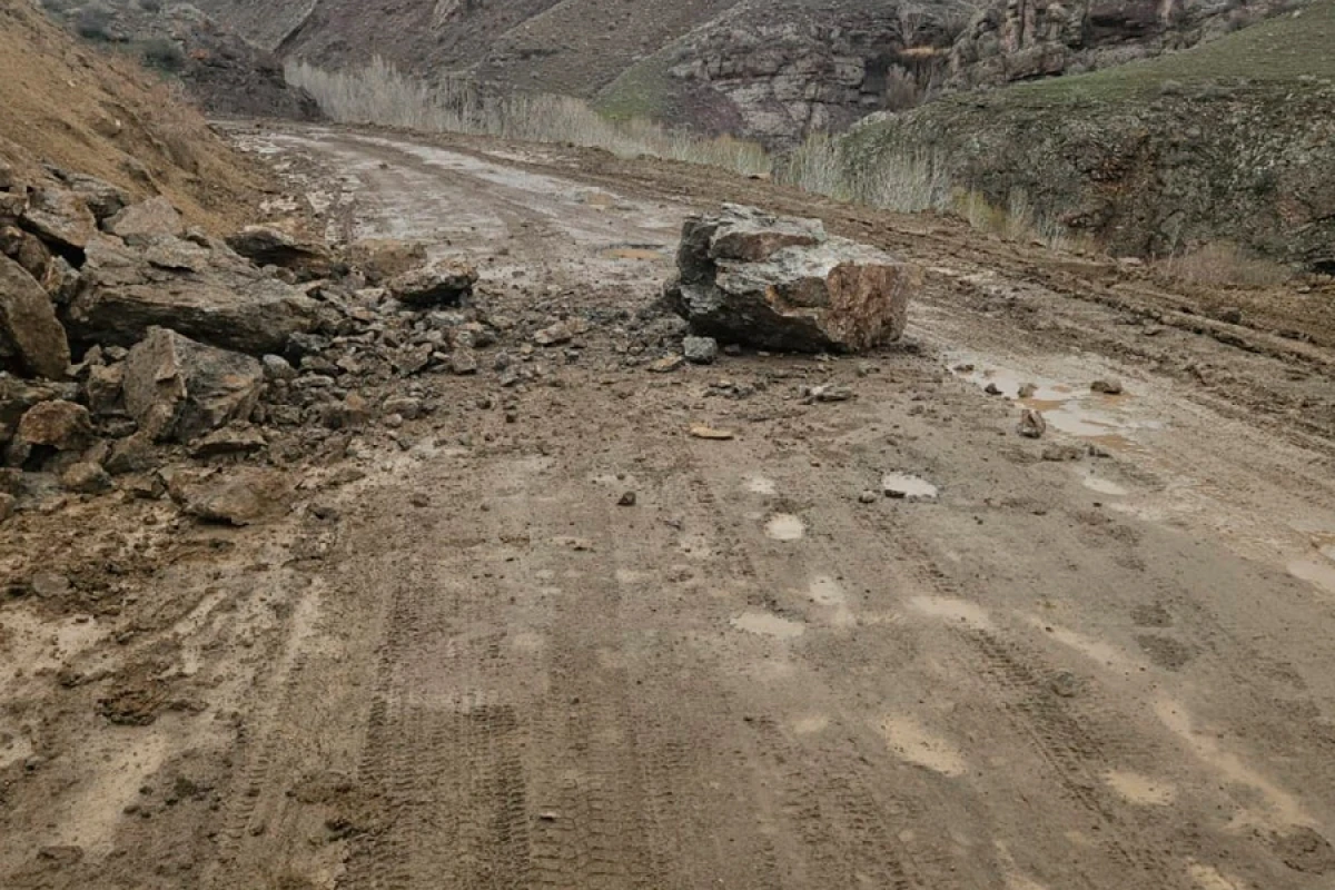 Ordubadda qaya uçqunu oldu [[- Fotolar]]