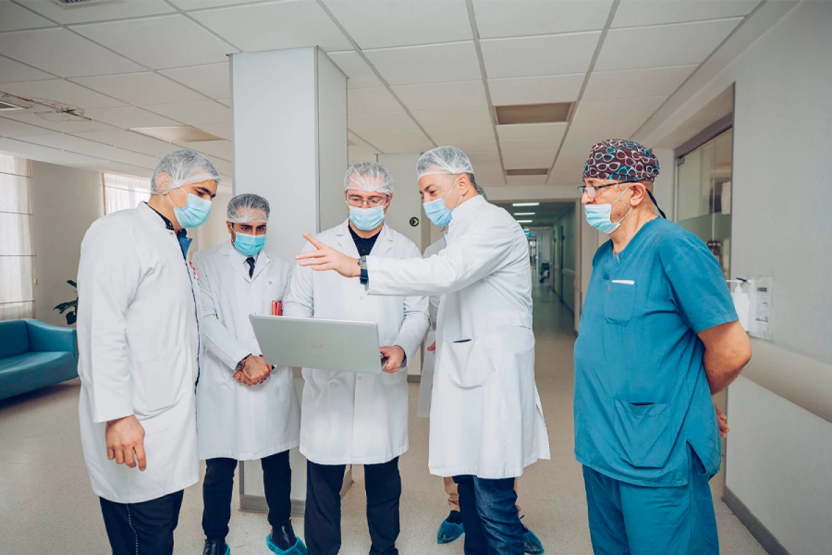 [[Dosent:]] “Etibar yoxdursa, niyə 4 000-ə yaxın tibb işçimiz Almaniyada çalışır?”