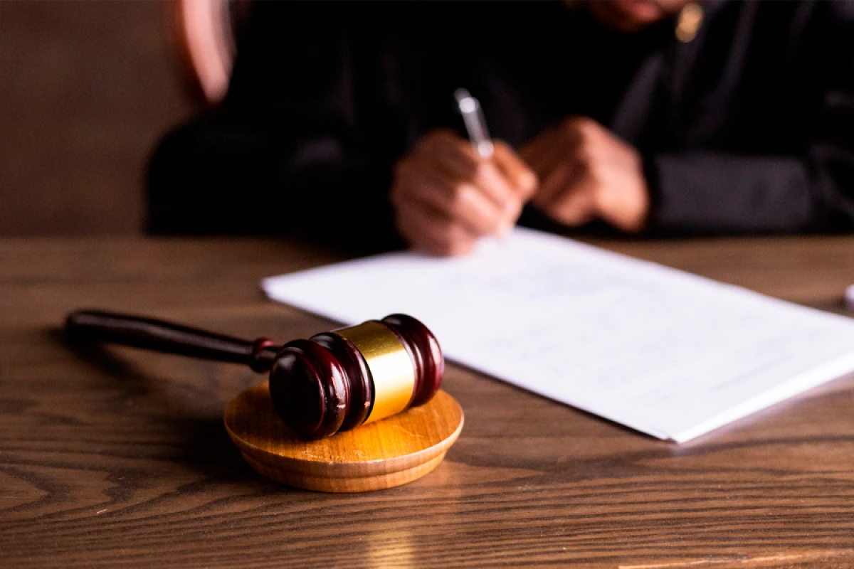 7 körpənin öldüyü yanğınla bağlı məhkəmədə mübahisə yarandı