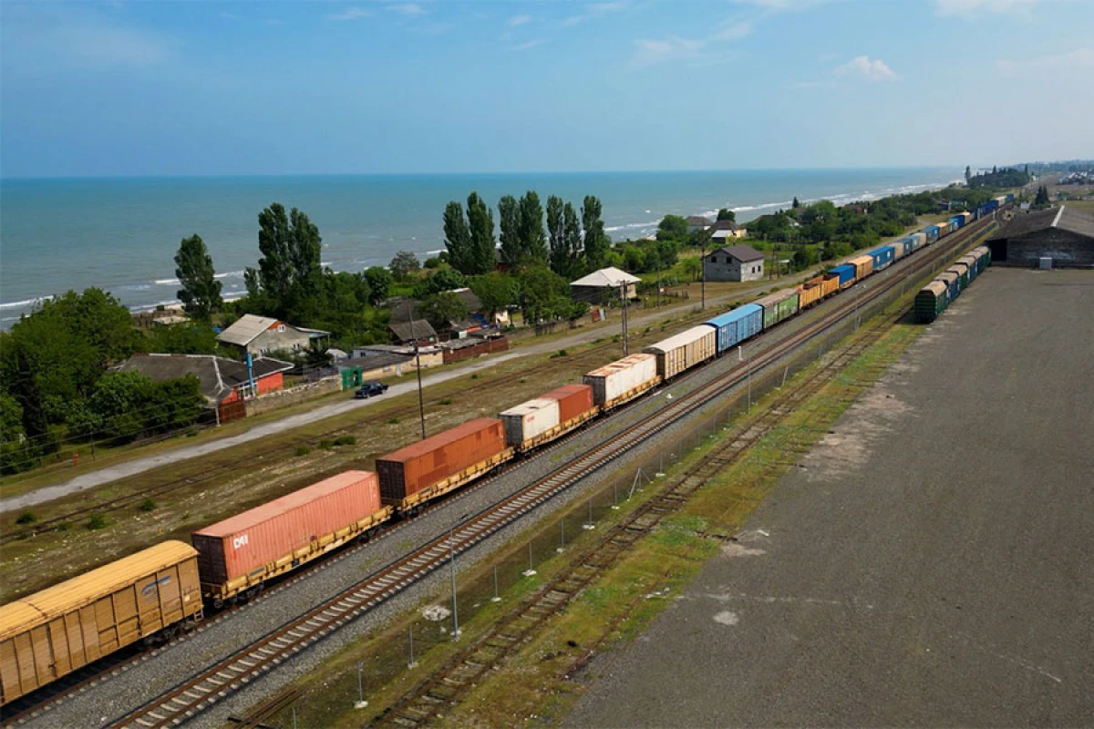 Ermənistana [[Rusiya taxılı daşıyan yük qatarı]] Biləcəridən yola düşdü