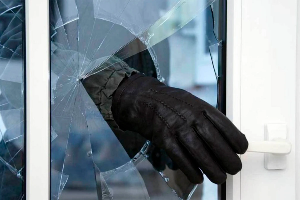 Telefon mağazasından 12 min manatlıq oğurluq edildi [[- VİDEO]]