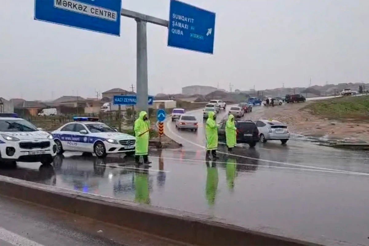 Yol polisi [[yağışlı hava ilə bağlı hərəkət iştirakçılarına]] müraciət etdi