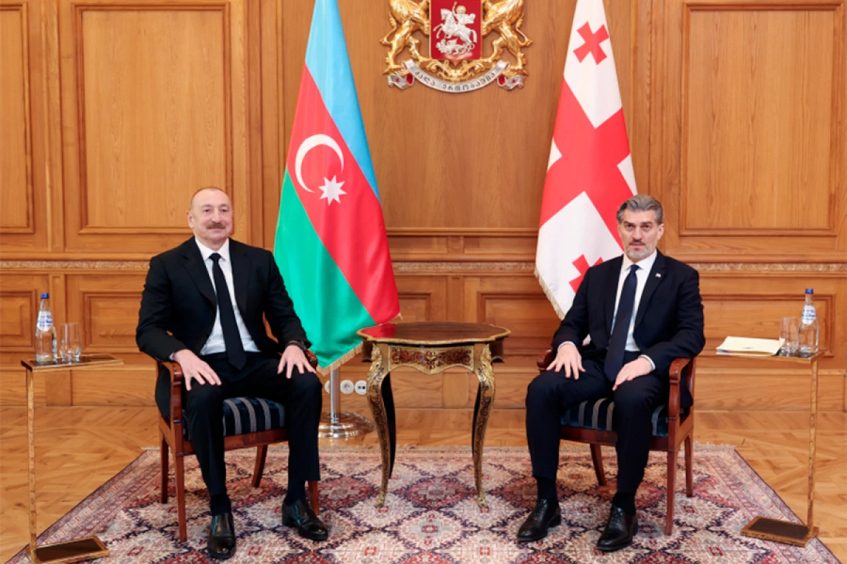 Prezident İlham Əliyevin Gürcüstanın Prezidenti ilə təkbətək görüşü oldu [[- YENİLƏNDİ]]