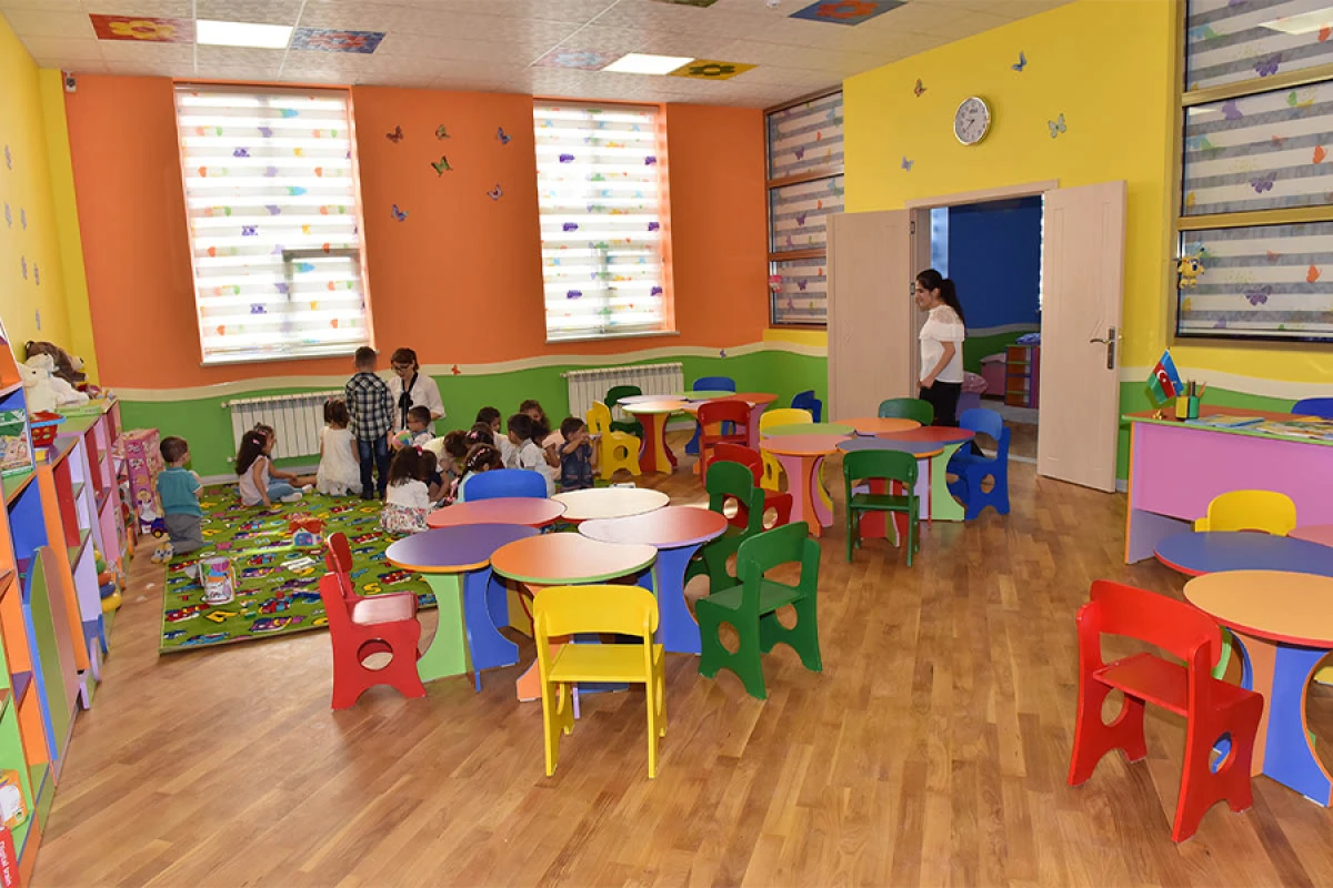 Bağçada [[RÜŞVƏT QALMAQALI: Sabiq müdirə ittiham]]