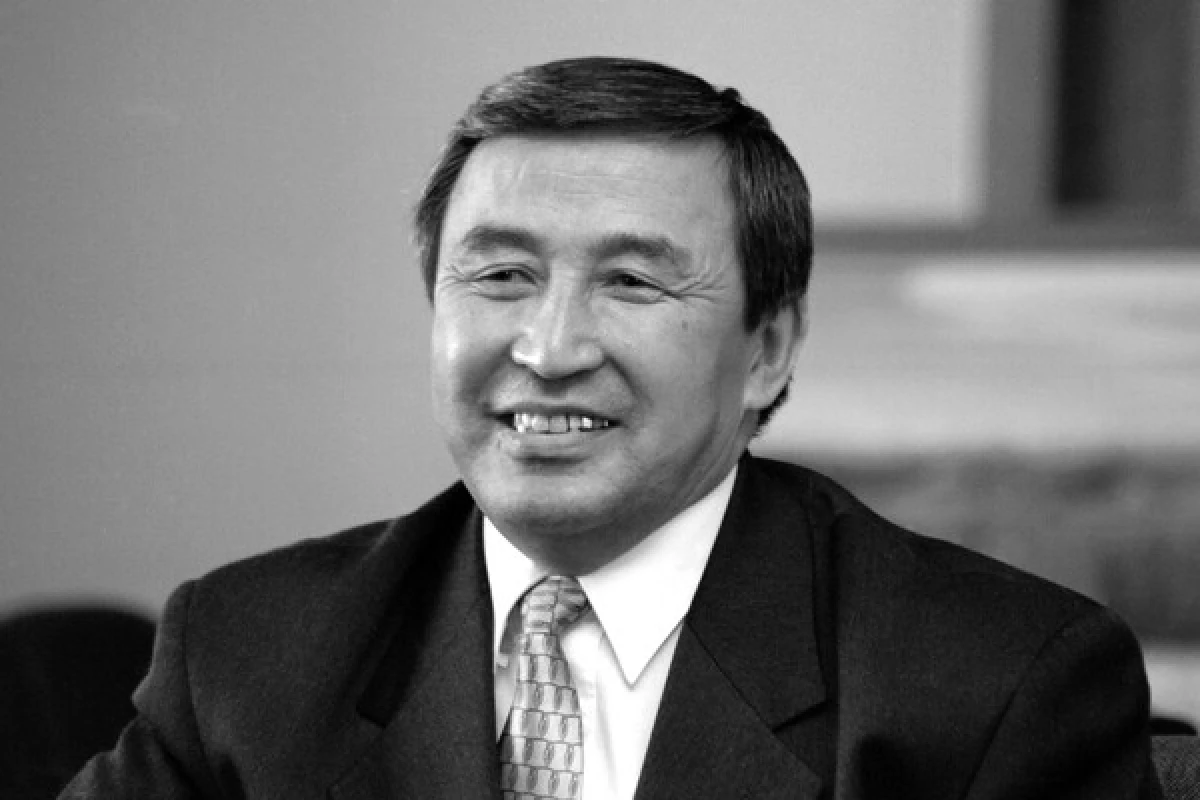 Tuva Respublikasının ilk prezidenti [[vəfat etdi]]