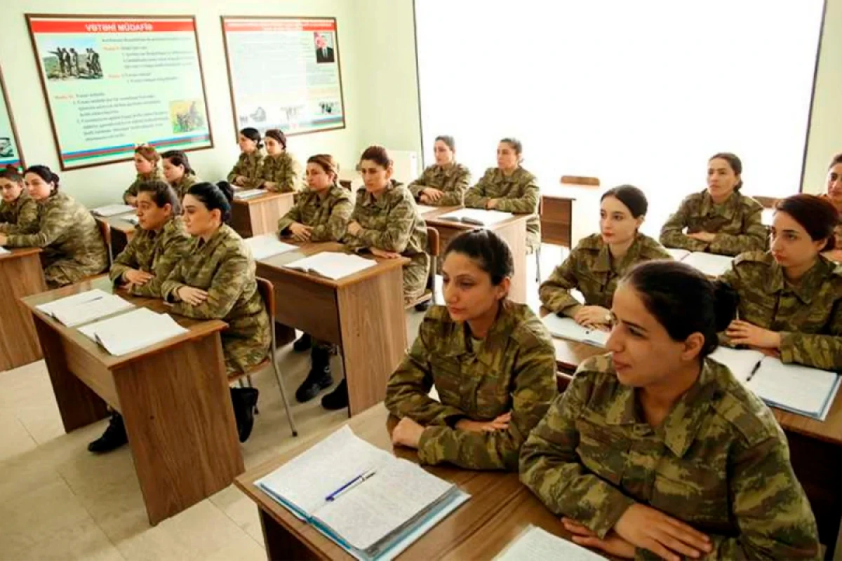 Qadın hərbçilər üçün [[xidmət müddəti 3 ildən 6 ayadək]] azaldıldı