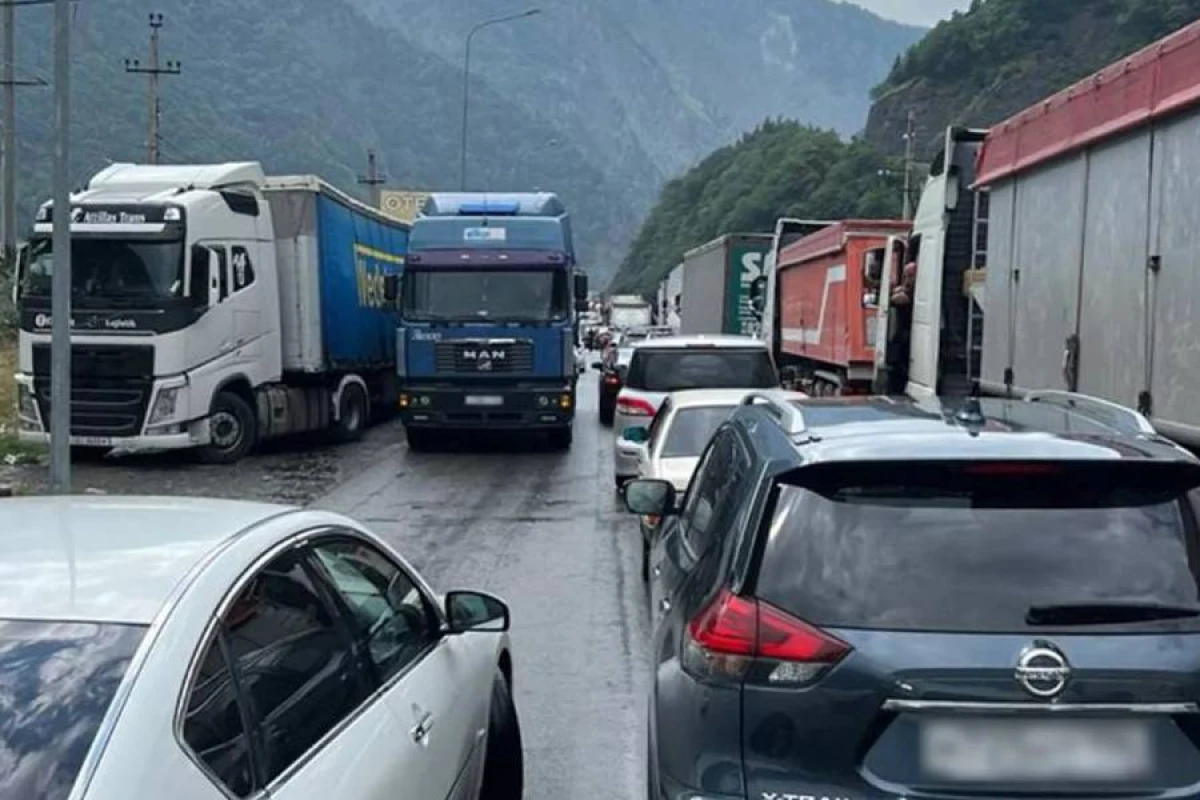 Yeganə yol [[BAĞLANDI: Heç bir maşın buraxılmır!]]