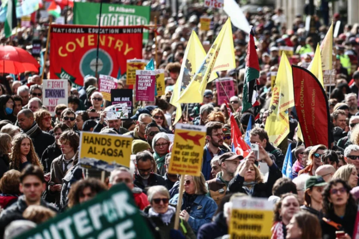 Londonda  nümayişdə [[90-dan çox insan saxlanıldı]]