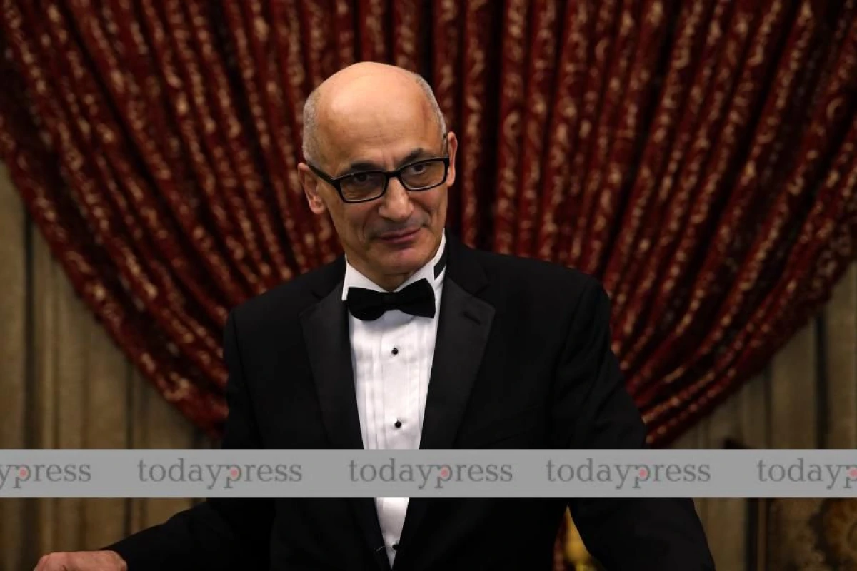 "Qalib gəlmək üçün deyil, uduzmamaq üçün vuruşurlar” — [[Ramiz Yunus yazır…]]