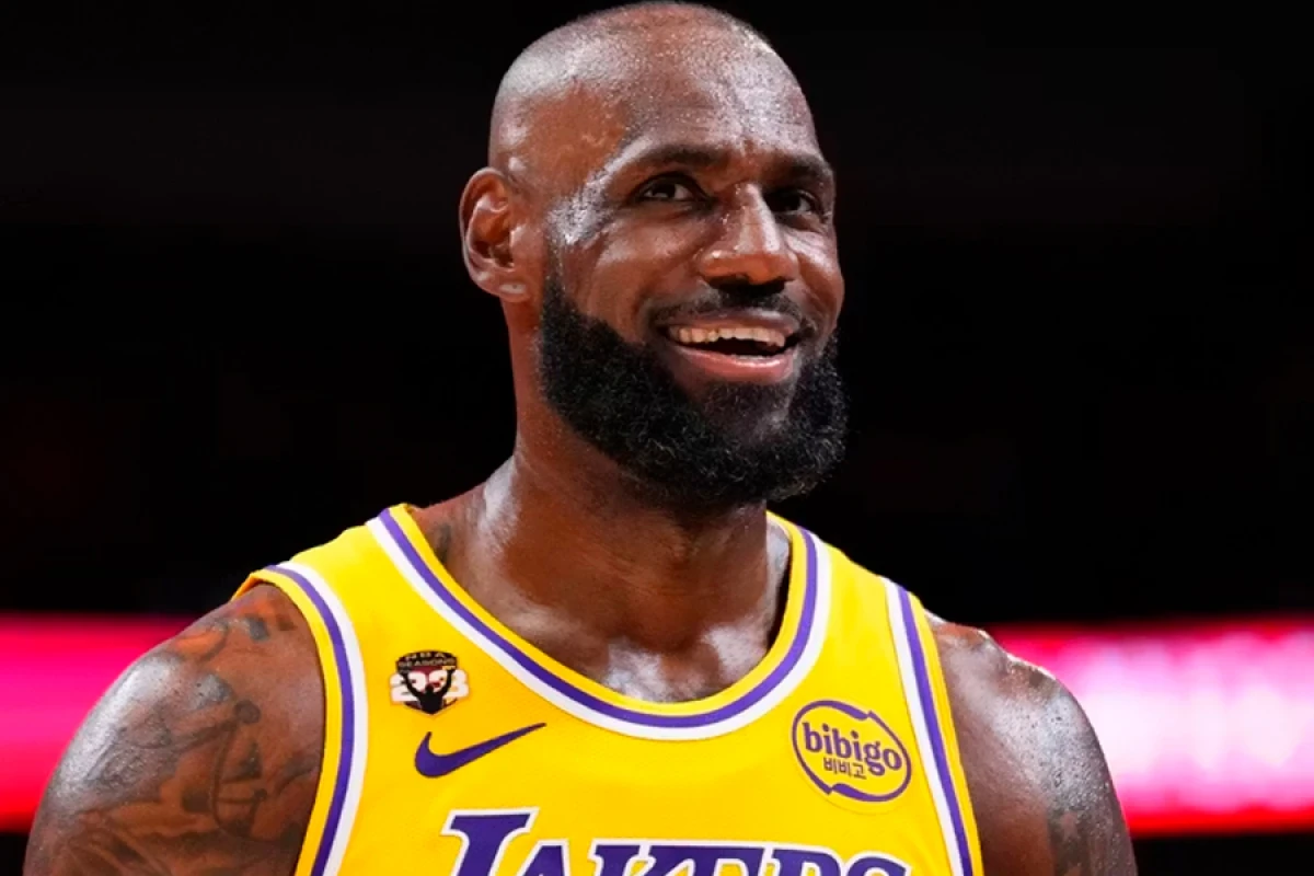 Əfsanə davam edir: Lebron yenə komandanı daşıyır!