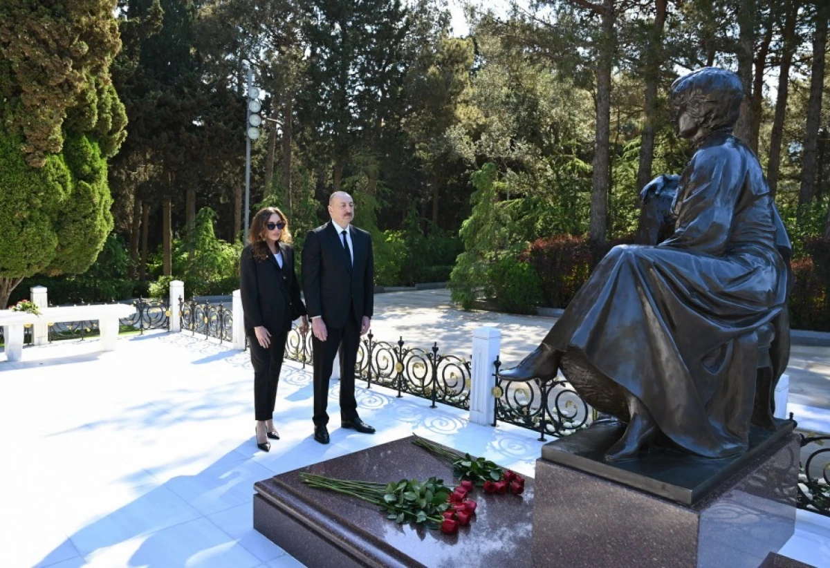 Prezident və birinci xanım Ulu Öndər Heydər Əliyevin məzarını ziyarət ediblər — 3