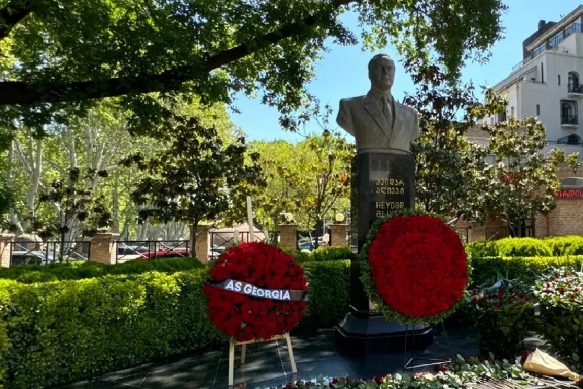 Gürcüstanda Ulu Öndər Heydər Əliyevin xatirəsi anıldı