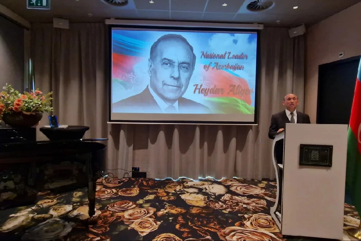 Niderlandda Ulu Öndərin xatirəsi yad edildi