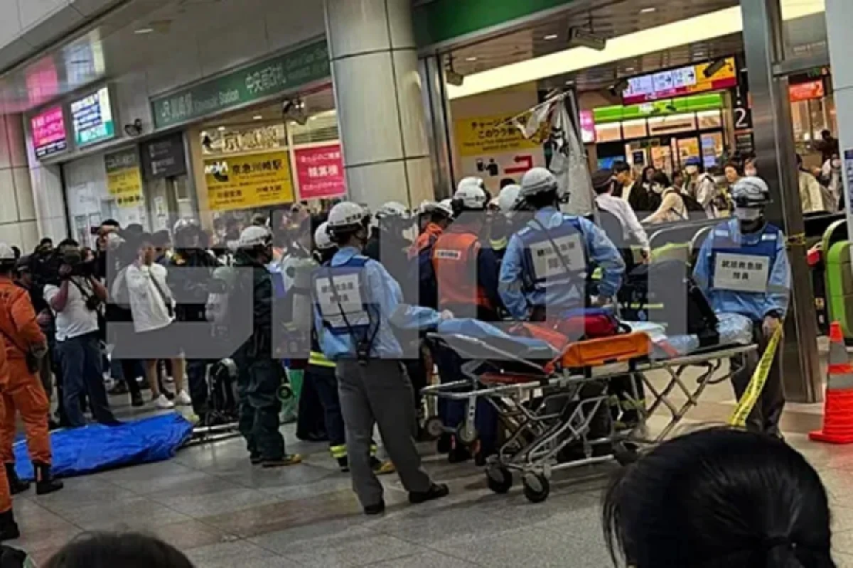 Tokio metrosunda kimyəvi hücum: Onlarla insan zərər gördü