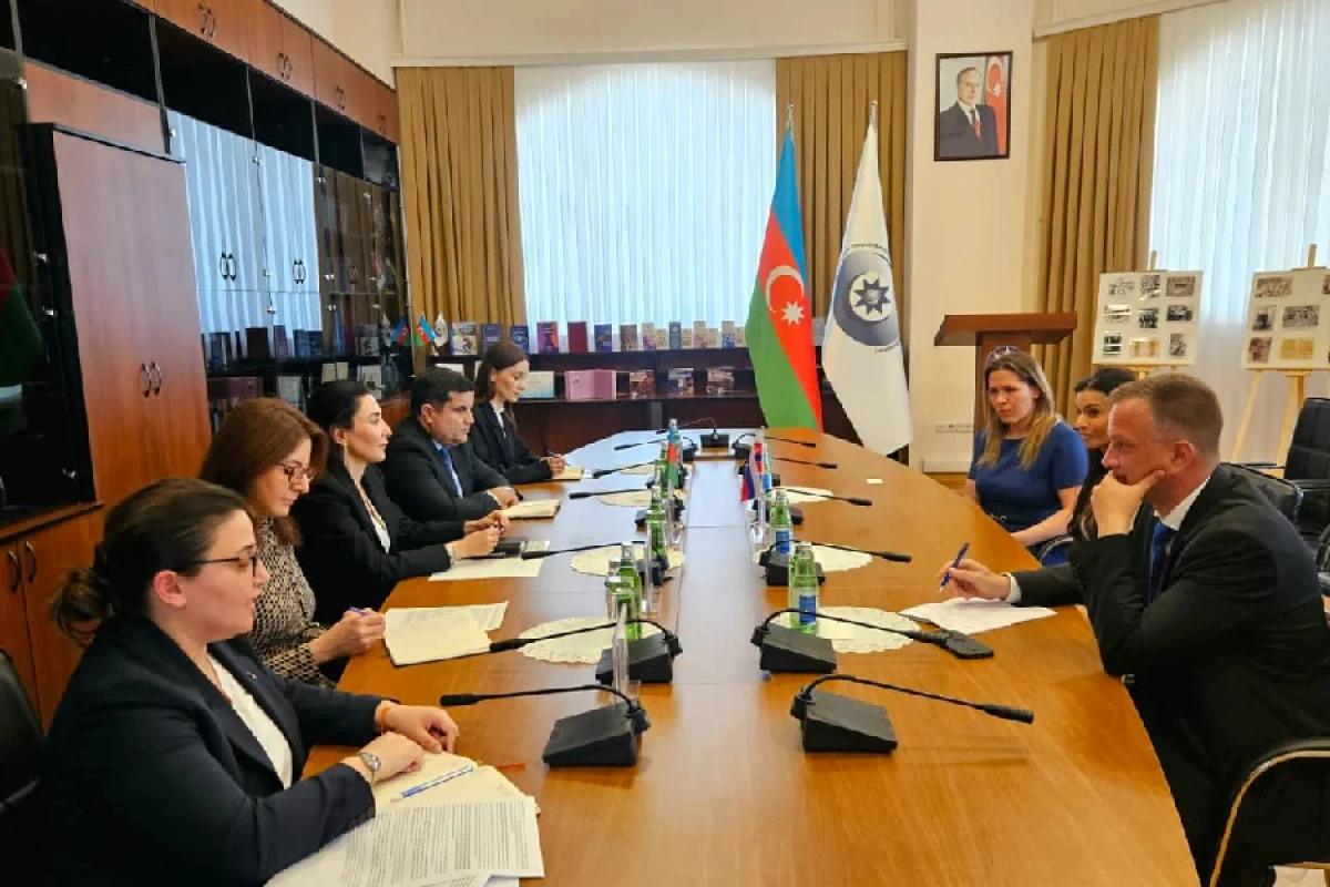 Ombudsman Slovakiya Milli Şurasının üzvlərini qəbul etdi