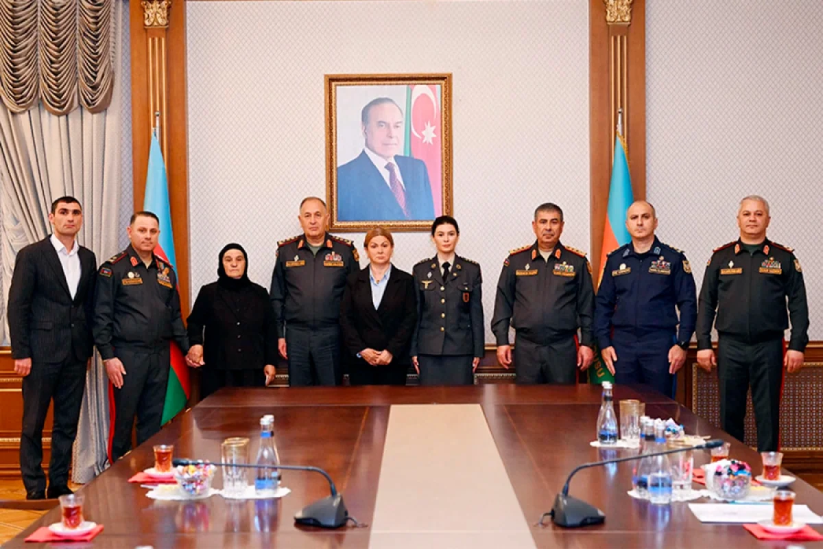 Milli qəhrəmanların ailələlərinə medallar təqdim edildi