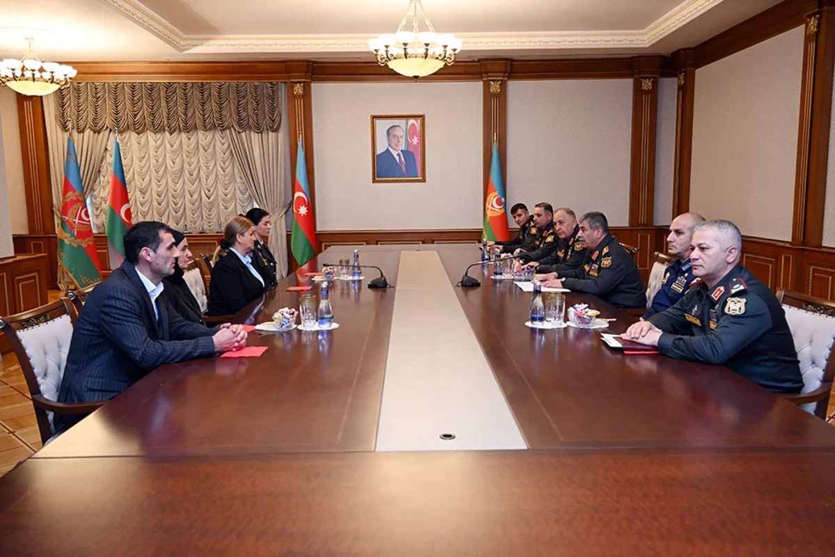Milli qəhrəmanların ailələlərinə medallar təqdim edildi — 2