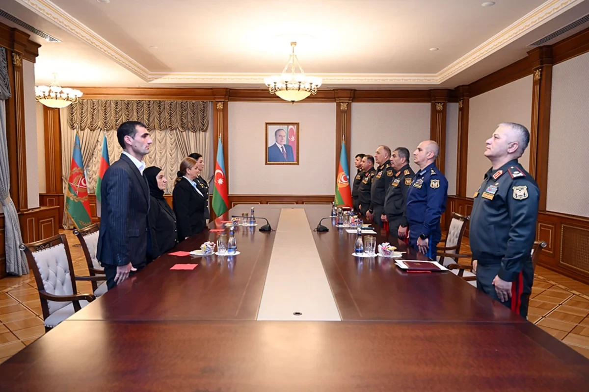Milli qəhrəmanların ailələlərinə medallar təqdim edildi — 4