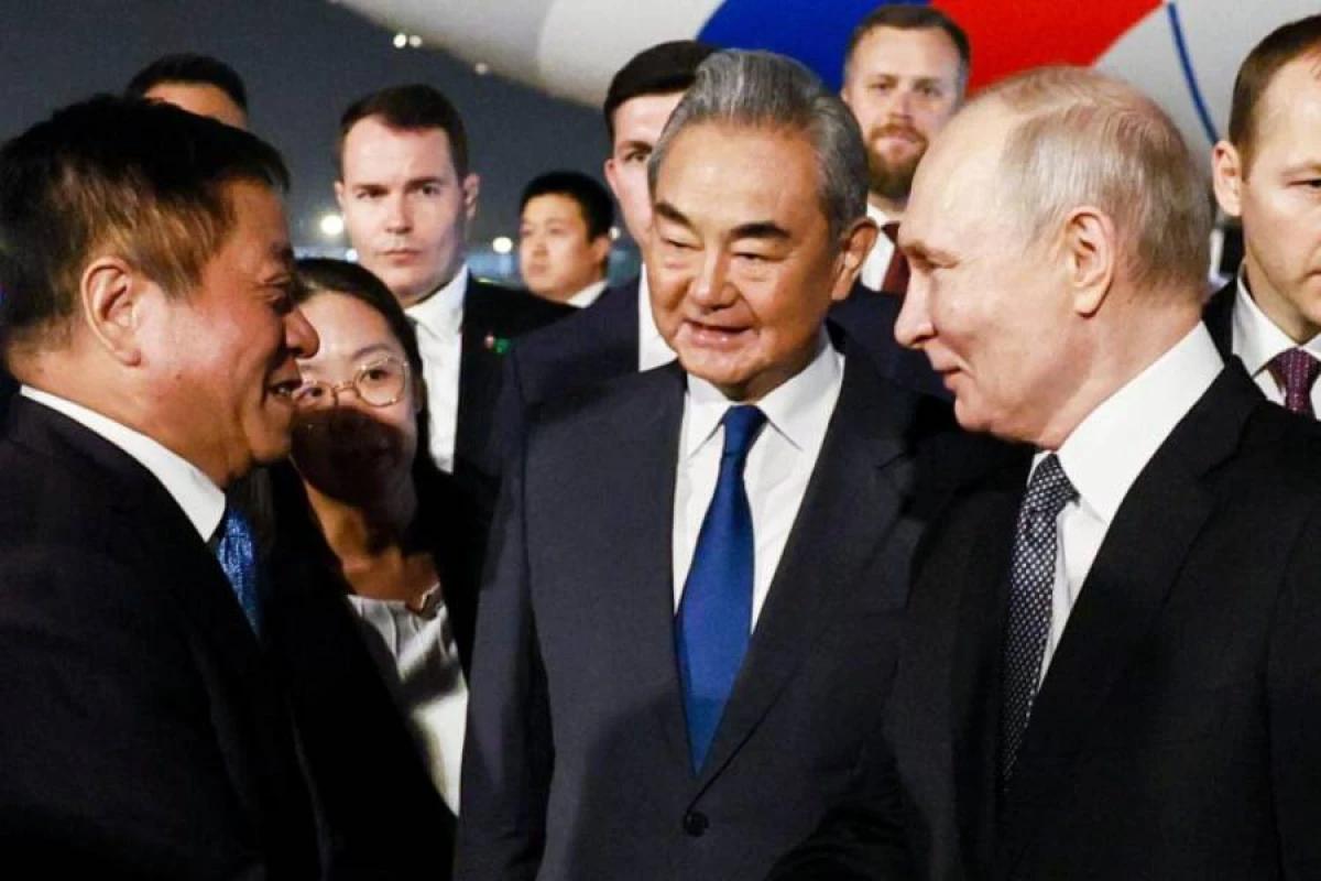 Putinin Çinə apardığı nümayəndə heyəti açıqlandı - SİYAHI