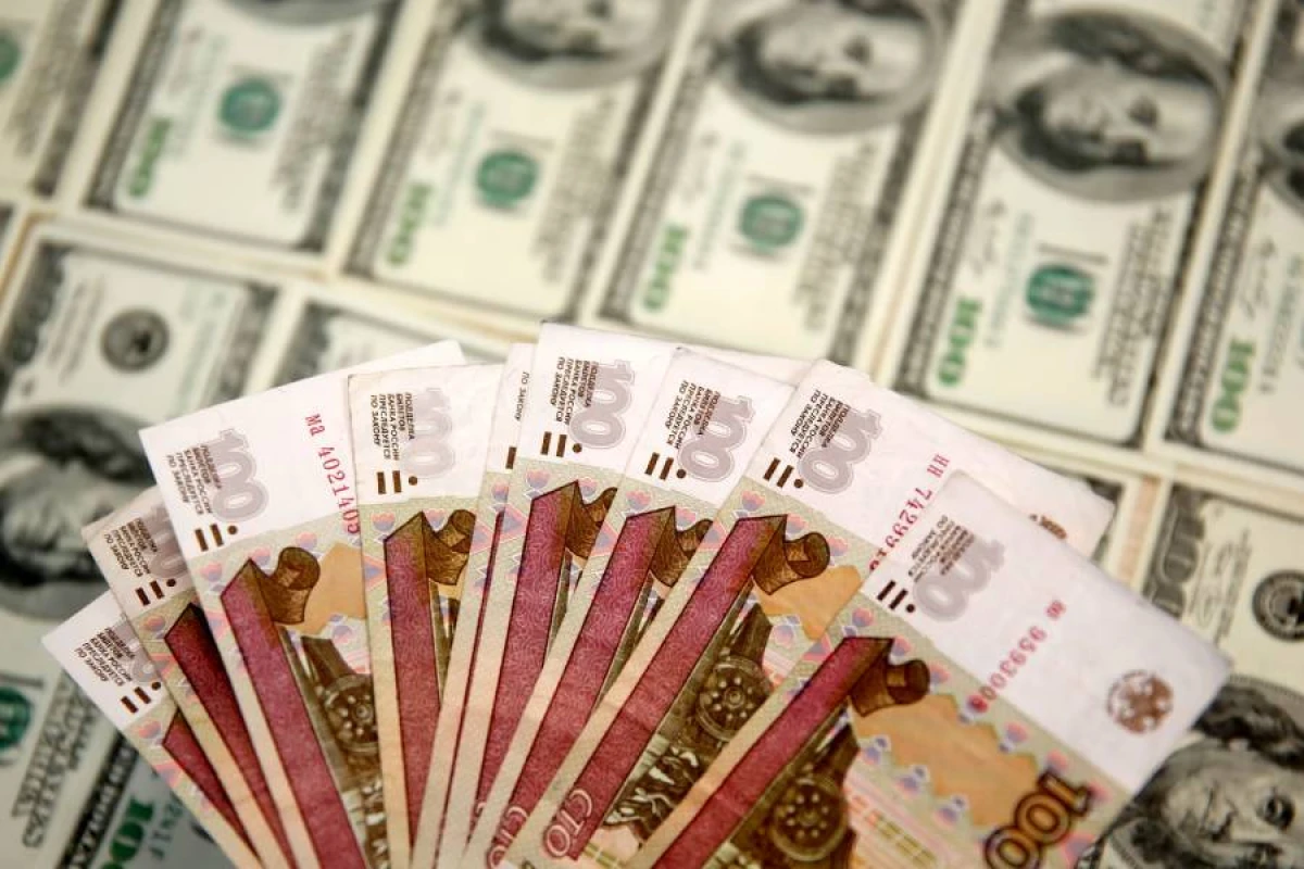 Rubl dollar qarşısında ən çox möhkəmlənən valyuta oldu