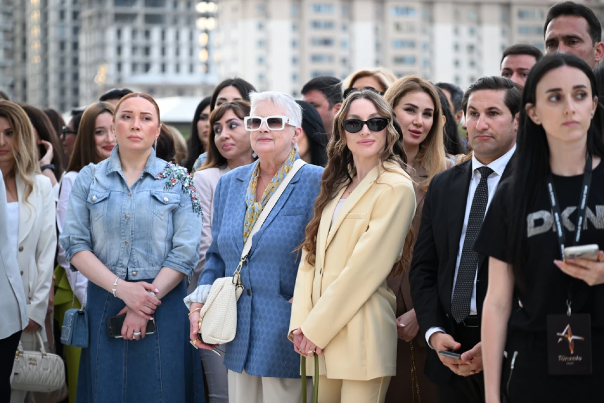 Prezidentin qızı və gəlini perulu rəssamın sərgisində - FOTOLAR — 6