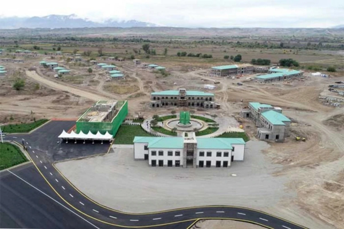 Azad torpaqlardakı model dünyaya örnəkdir