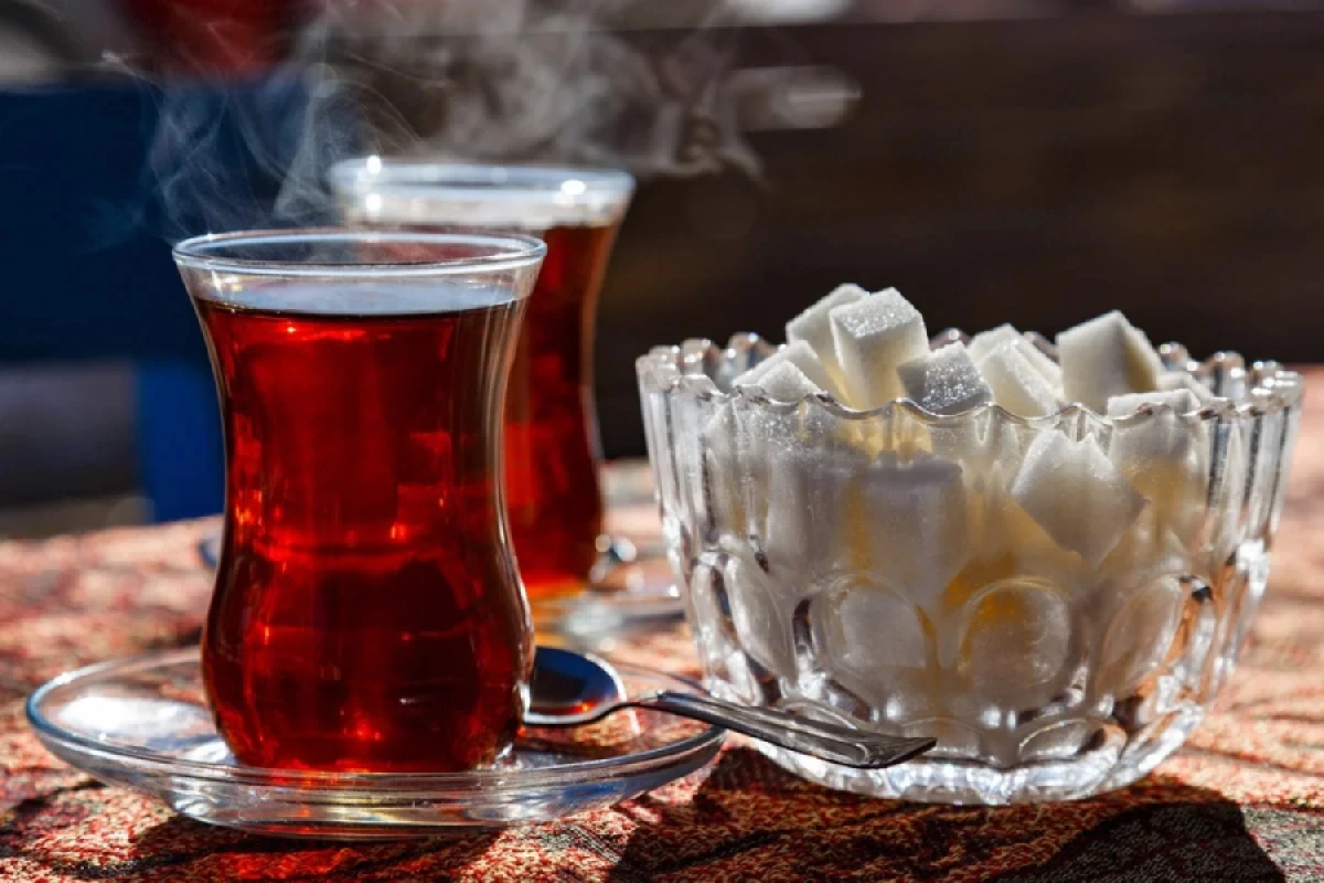 Adi içkidən qlobal siyasət alətinə: Beynəlxalq Çay Gününün əhəmiyyəti