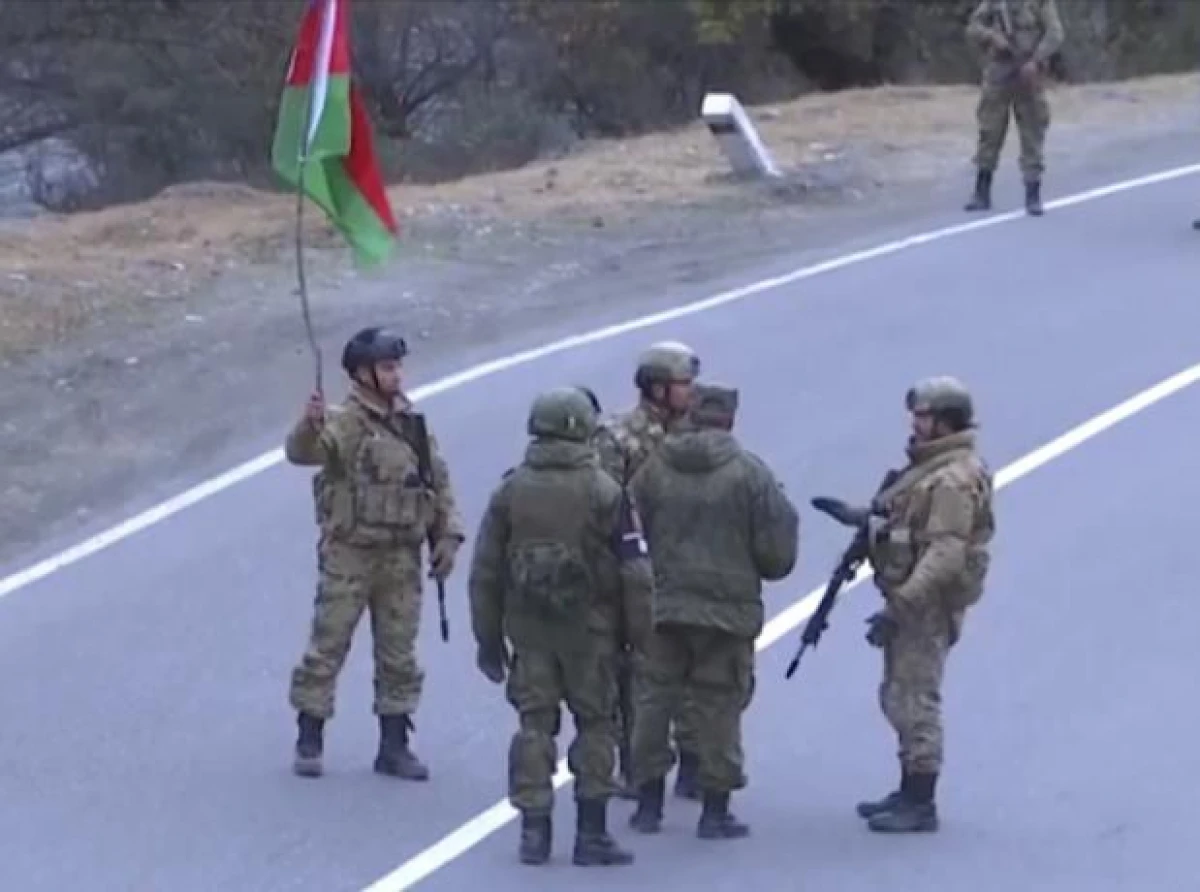 Kəlbəcərdə rus generalının başı üzərində Azərbaycan bayrağı qaldırıldı - Son iki yüz ilə damğa vuran hadisə