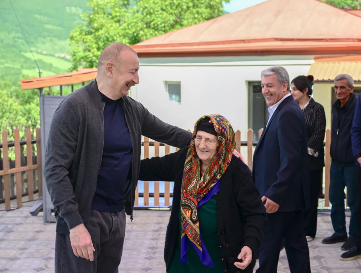 Qalib Xankəndidə Əliyev zəfər qutlayır, məğlub İrəvanda parad keçirirlər