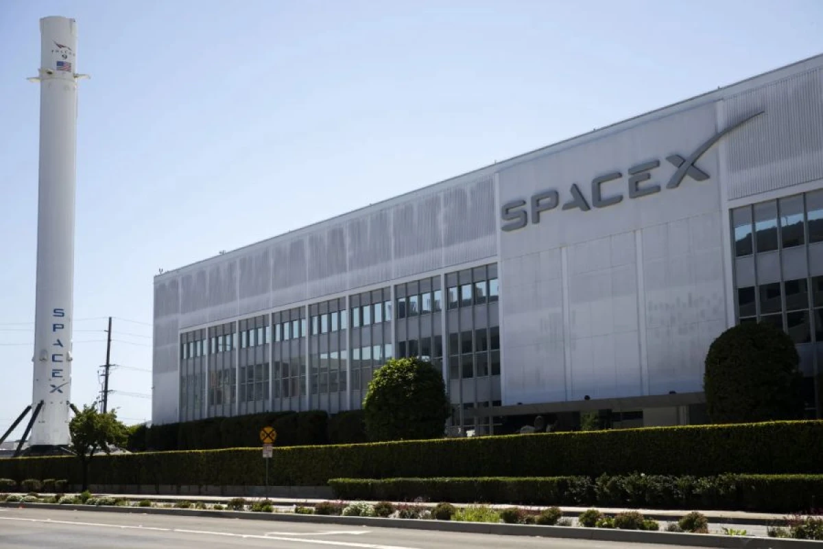 “SpaceX” şirkəti tarixin ən böyük birjasına hazırlaşır