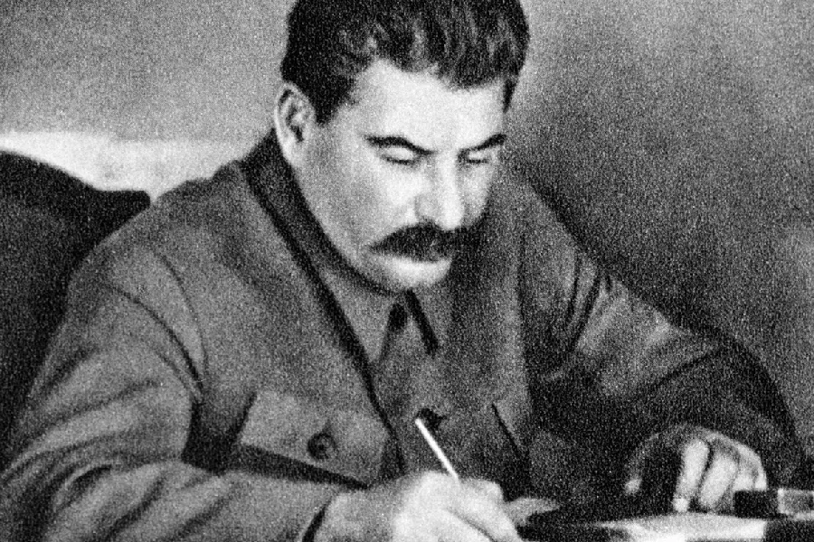 Stalinin gizli zirzəmisi açıldı - 40 min şüşə nadir şərab hərraca çıxarılır