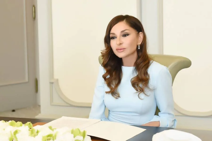 Mehriban Əliyeva uşaqları təbrik etdi