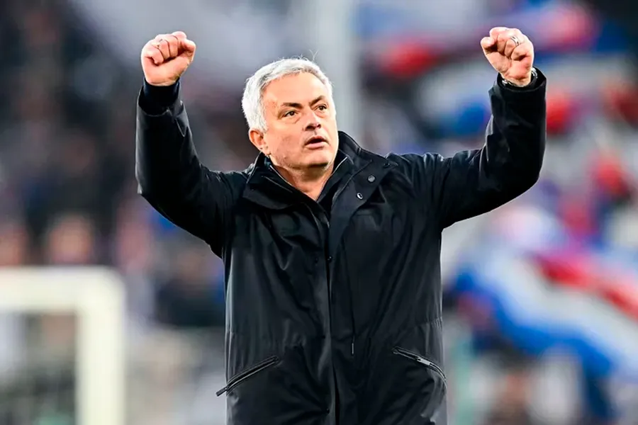 “Real” formasındakı Mourinyo görüntüləri qalmaqal yaratdı