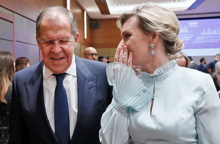 Zaxarova Lavrovu təriflədi - Rəqibləri onun paxıllığını çəkir