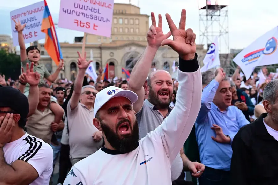Qərbin balı, Rusiyanın çomağı: Paşinyan seçkidə iki od arasında qalıb