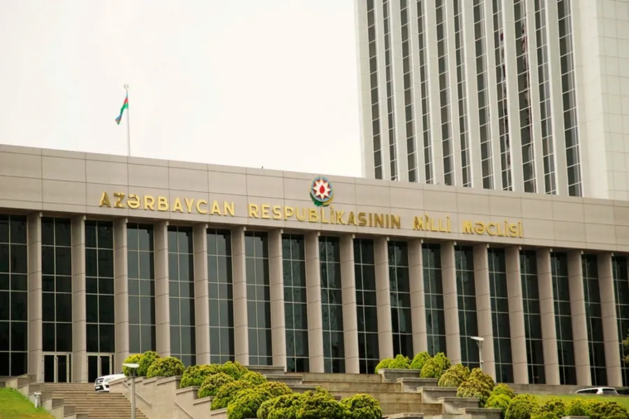 Parlament büdcənin icrasını müzakirə edir